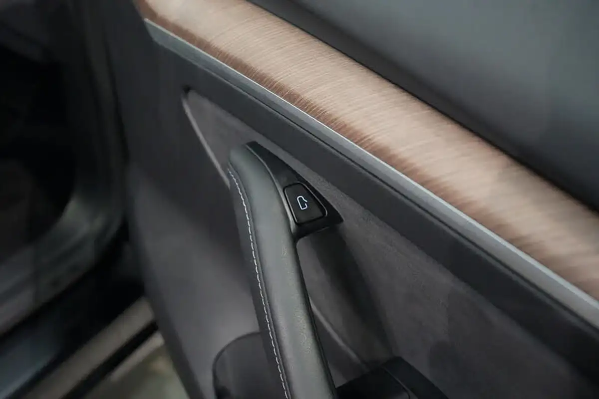 2021-tesla-model-3-e-long-range-4x4-big-37