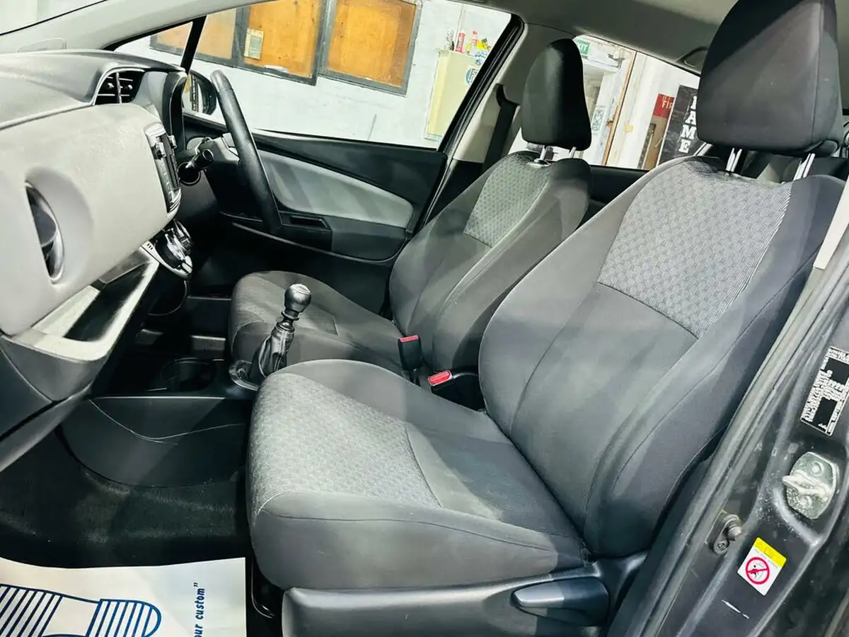 2015-toyota-yaris-133-icon-vvt-i-5d-big-12