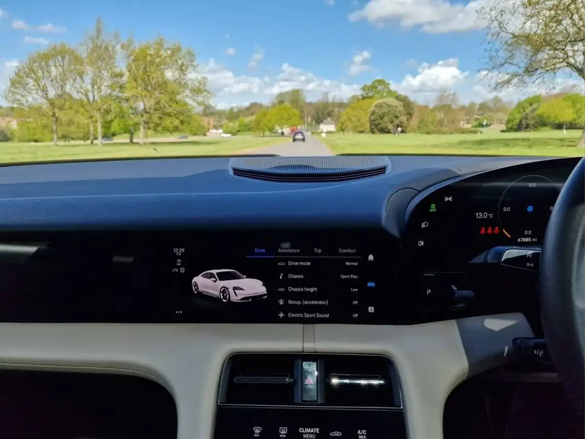 2020-porsche-taycan-e-4s-571ps-performance-battery-plus-big-18