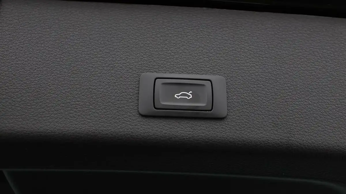 2021-audi-e-tron-50e-technik-station-wagon-big-21