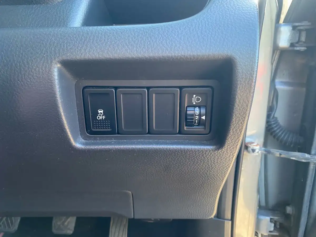 2012-suzuki-swift-12-sz3-3d-big-16