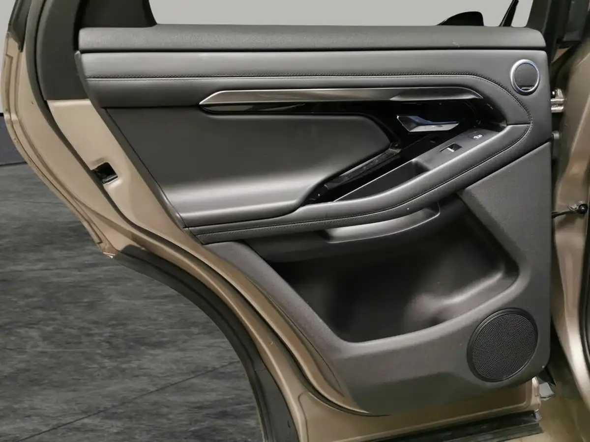 2022-land-rover-range-rover-evoque-15-p300e-r-dynamic-hse-big-29