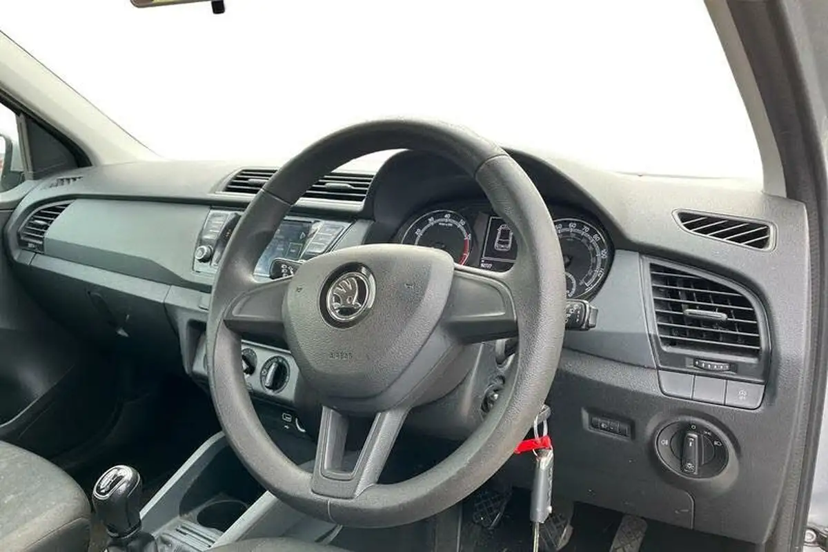 2019-skoda-fabia-10-mpi-s-hatchback-big-8