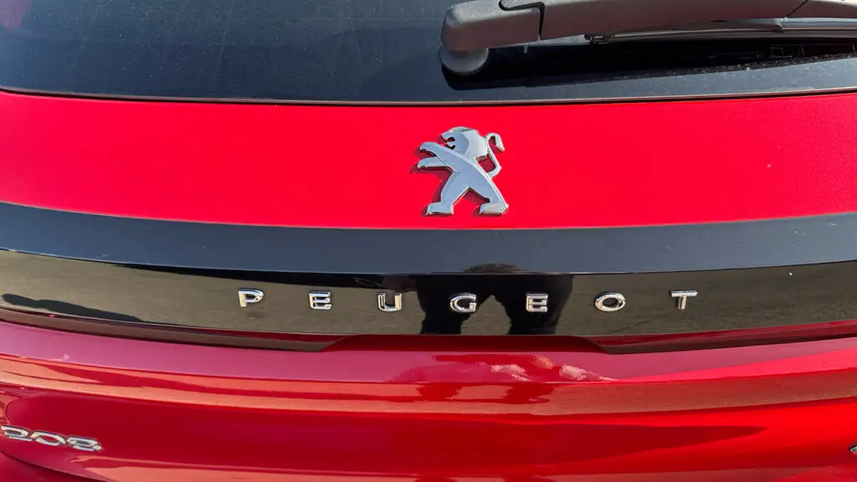 2022-peugeot-208-12-puretech-gt-100ps-big-25