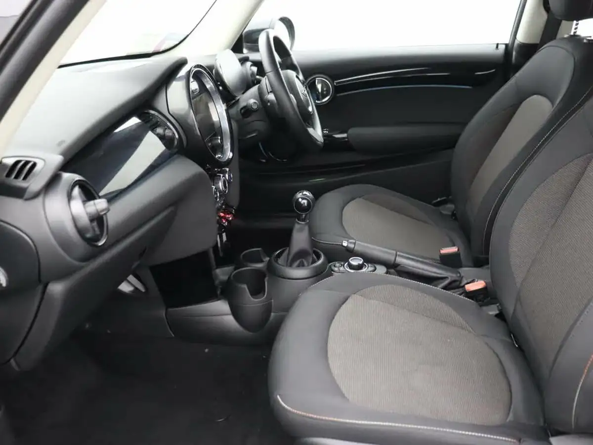2022-mini-cooper-15-cooper-classic-hatchback-3d-big-8