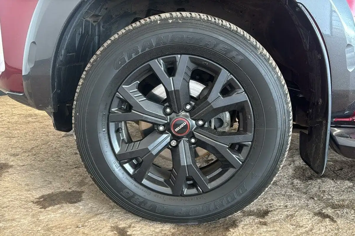 2023-isuzu-d-max-19td-v-cross-steel-edition-auto-big-31
