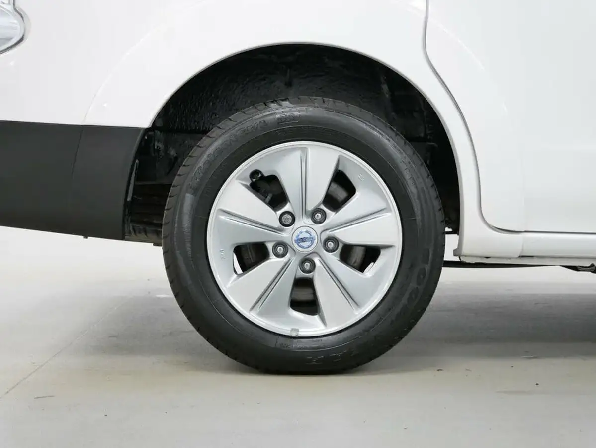 2021-nissan-env200-e-tekna-rapid-panel-van-big-21