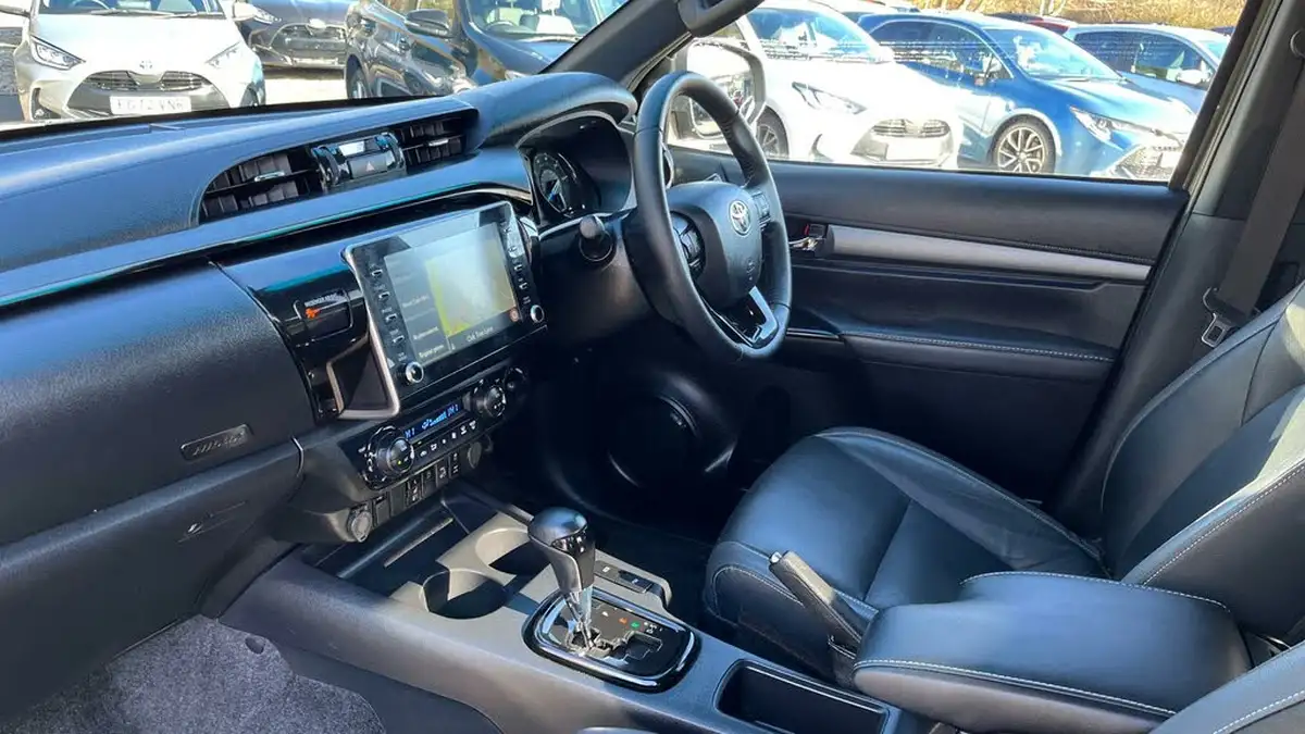 2023-toyota-hi-lux-28d-4d-invincible-x-2754cc-auto-big-30
