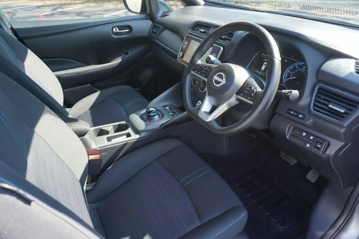 2022-nissan-leaf-e-acenta-39kwh-big-3