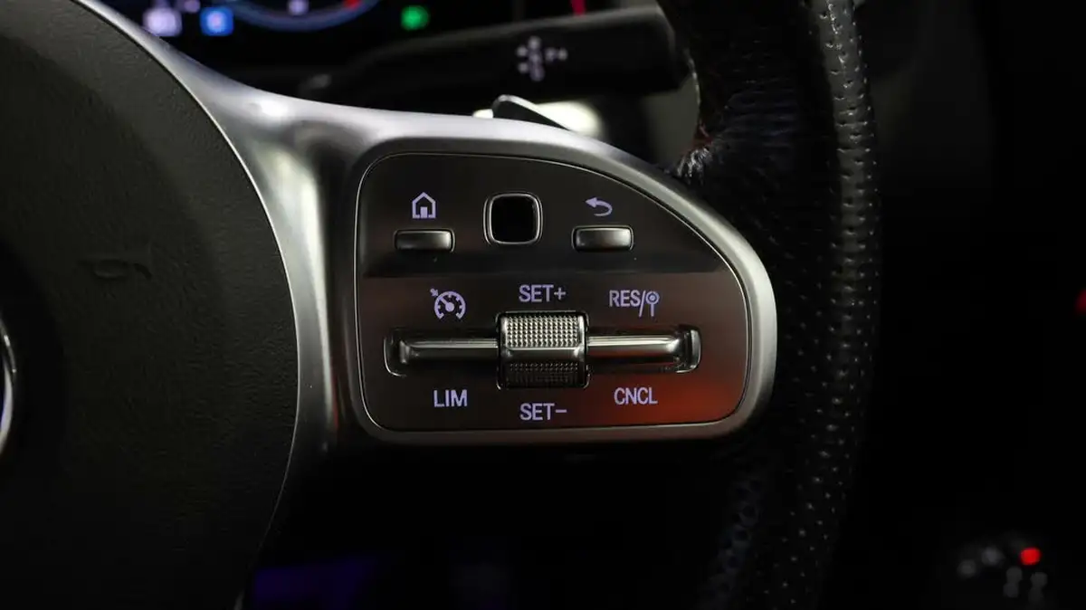 2020-mercedes-benz-glb-class-20d-glb220d-amg-line-premium-5-big-25