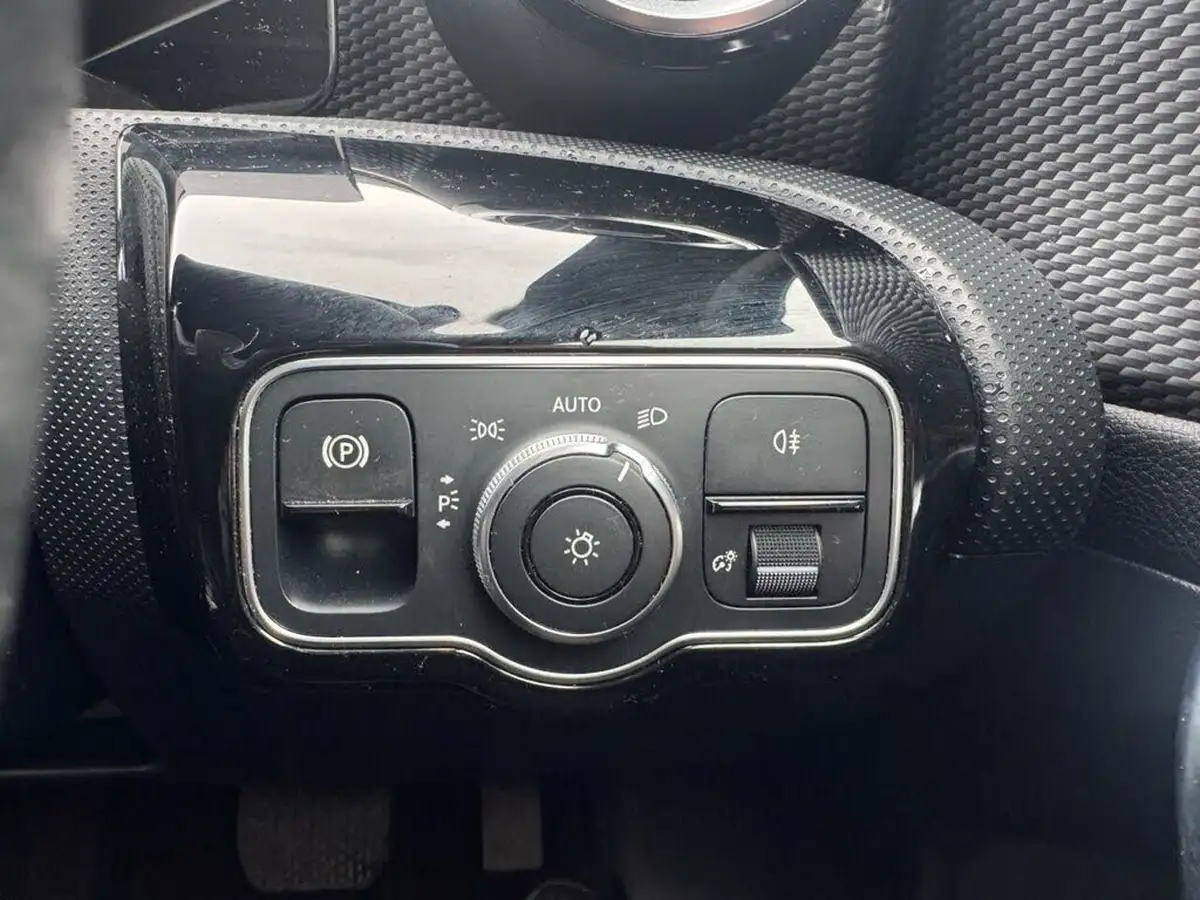 2019-mercedes-benz-a-class-15d-a180d-sport-hatchback-5d-7g-dct-big-17