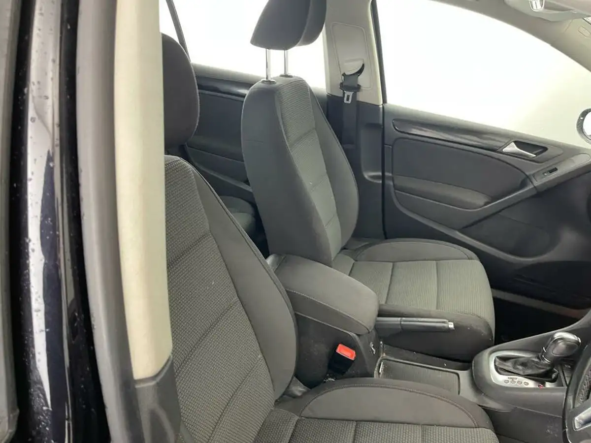 2012-volkswagen-golf-16td-match-5d-dsg-big-8
