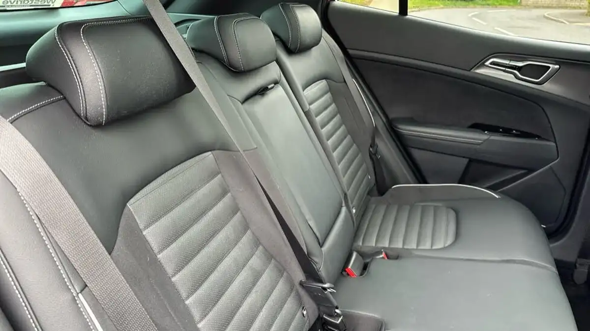 2023-kia-sportage-16-t-gdi-gt-line-226bhp-hev-auto-big-38