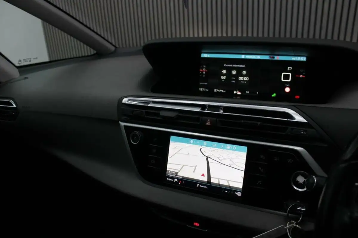 2018-citroen-c4-picasso-16bluehdi-flair-eat6-big-32