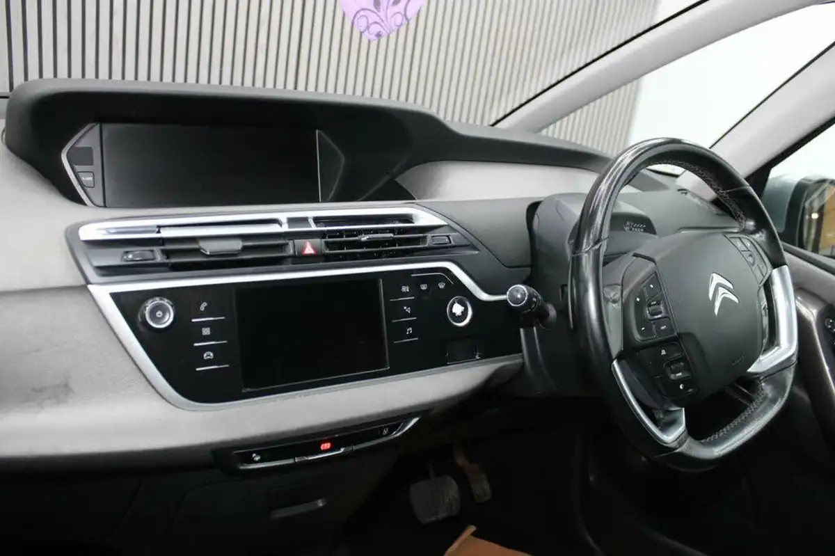 2018-citroen-c4-picasso-16bluehdi-flair-eat6-big-10
