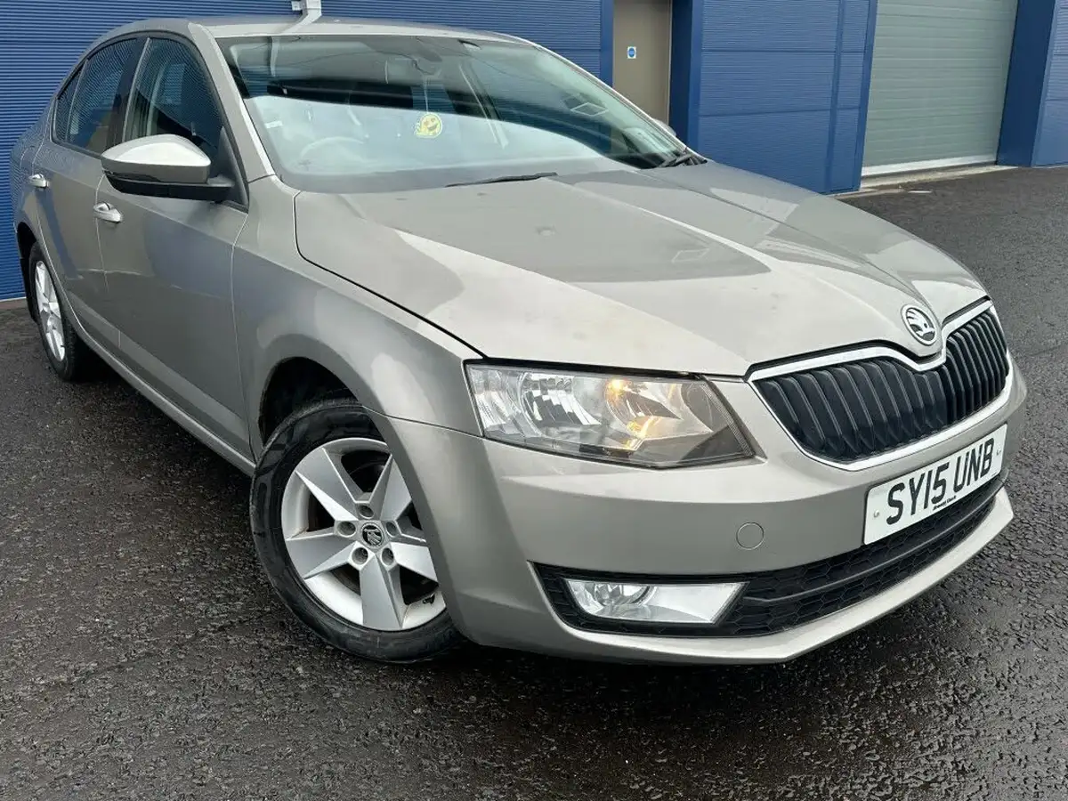 2015-skoda-octavia-16tdi-se-105ps-hatchback-big-1