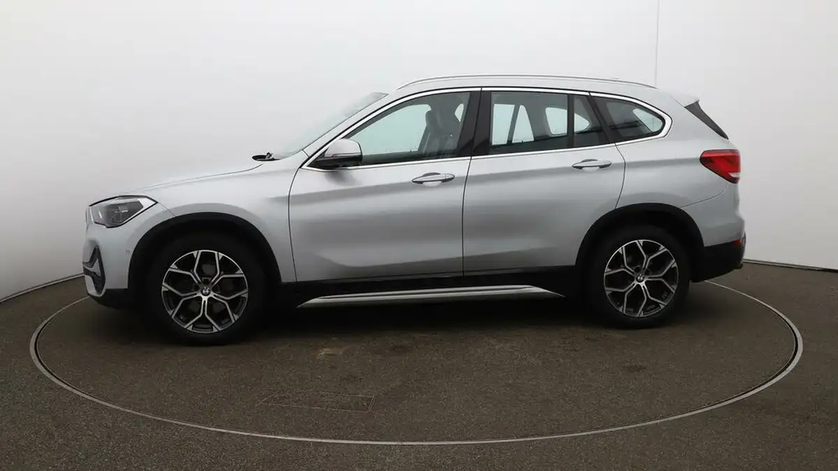 2021-bmw-x1-15-sdrive18i-xline-big-58