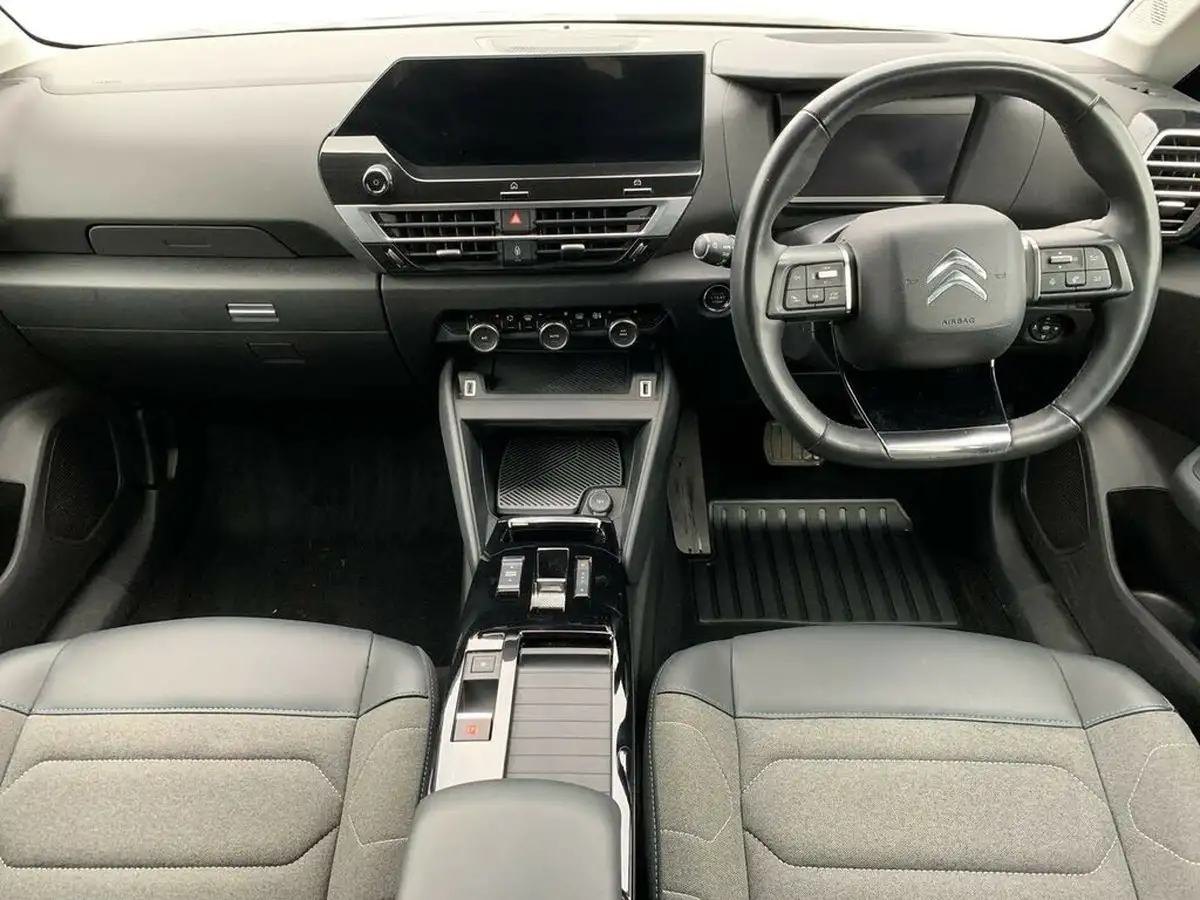 2021-citroen-c4-e-shine-big-8