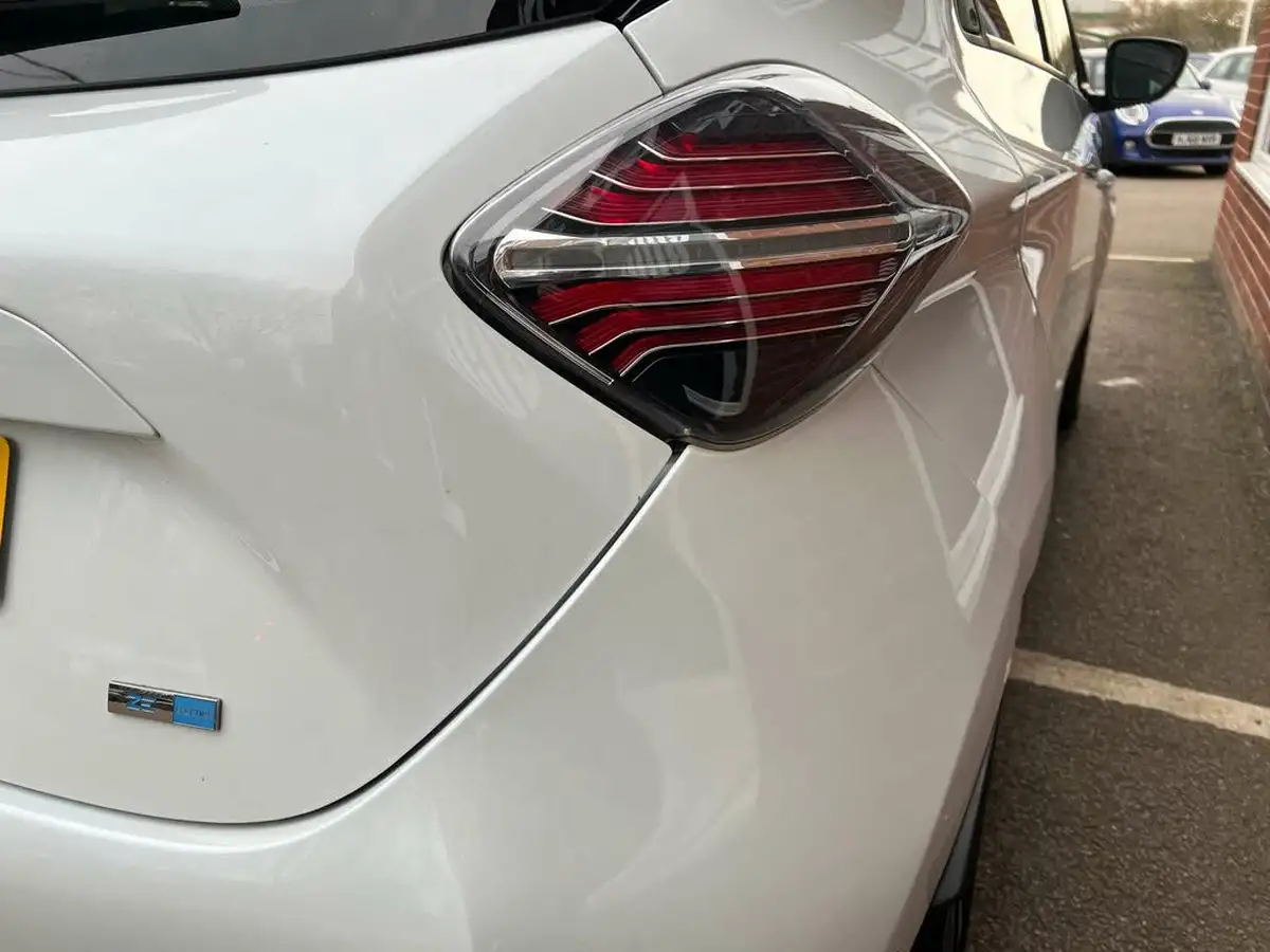 2021-renault-zoe-e-gt-line-big-35