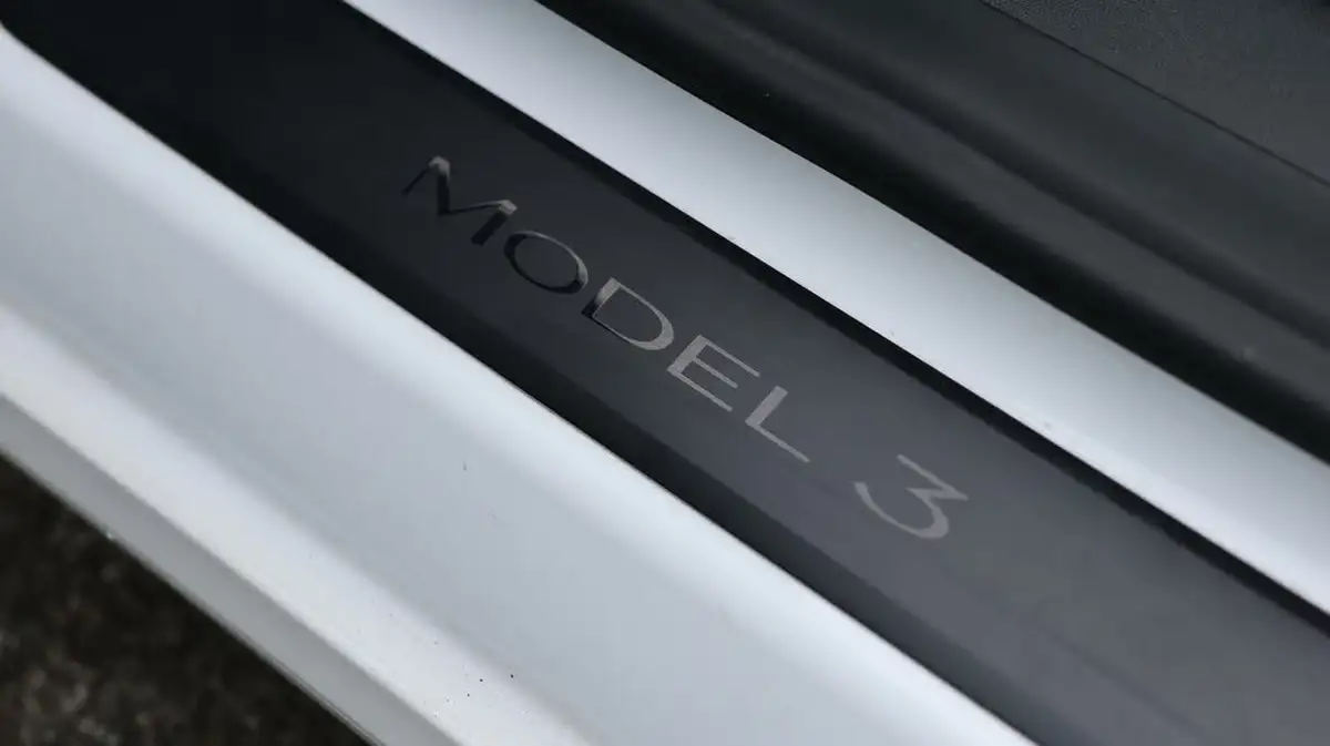 2021-tesla-model-3-e-long-range-4x4-big-21