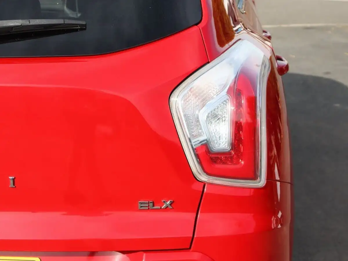 2017-kgm-ssangyong-tivoli-16-elx-big-17