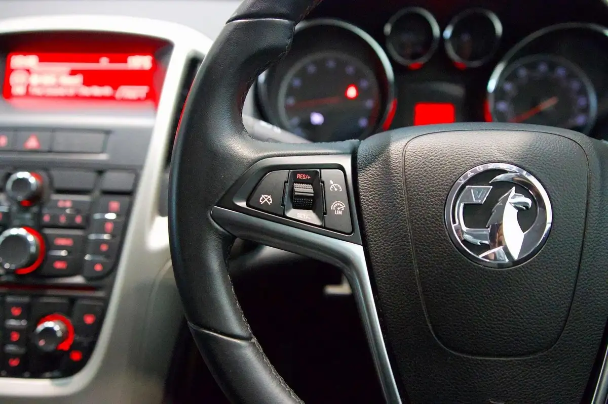 2013-vauxhall-astra-14-energy-big-17