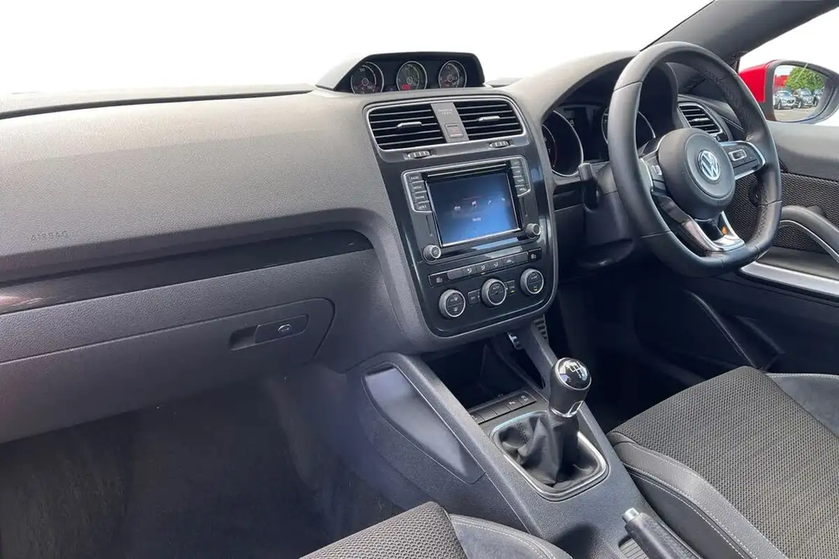 2015-volkswagen-scirocco-14-tsi-gt-big-14