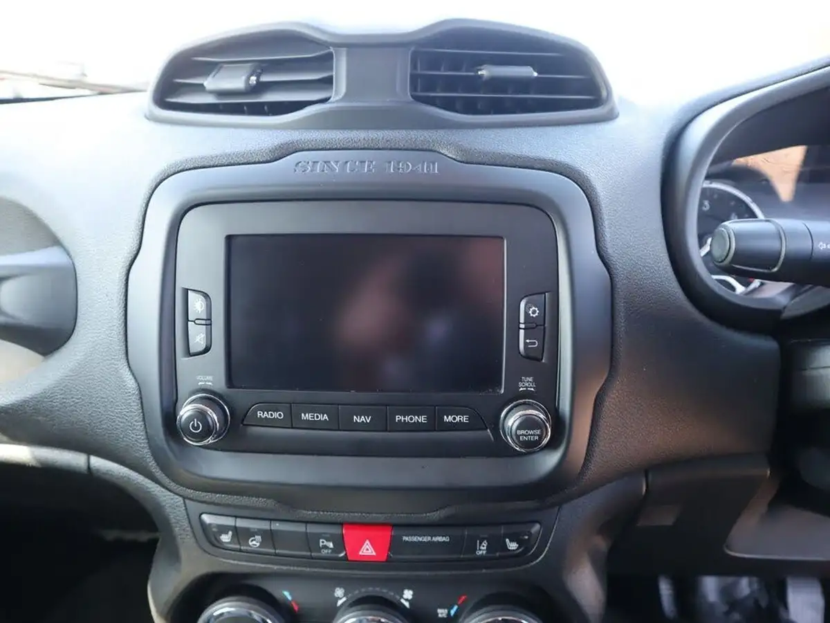 2015-jeep-renegade-20td-limited-auto-big-33