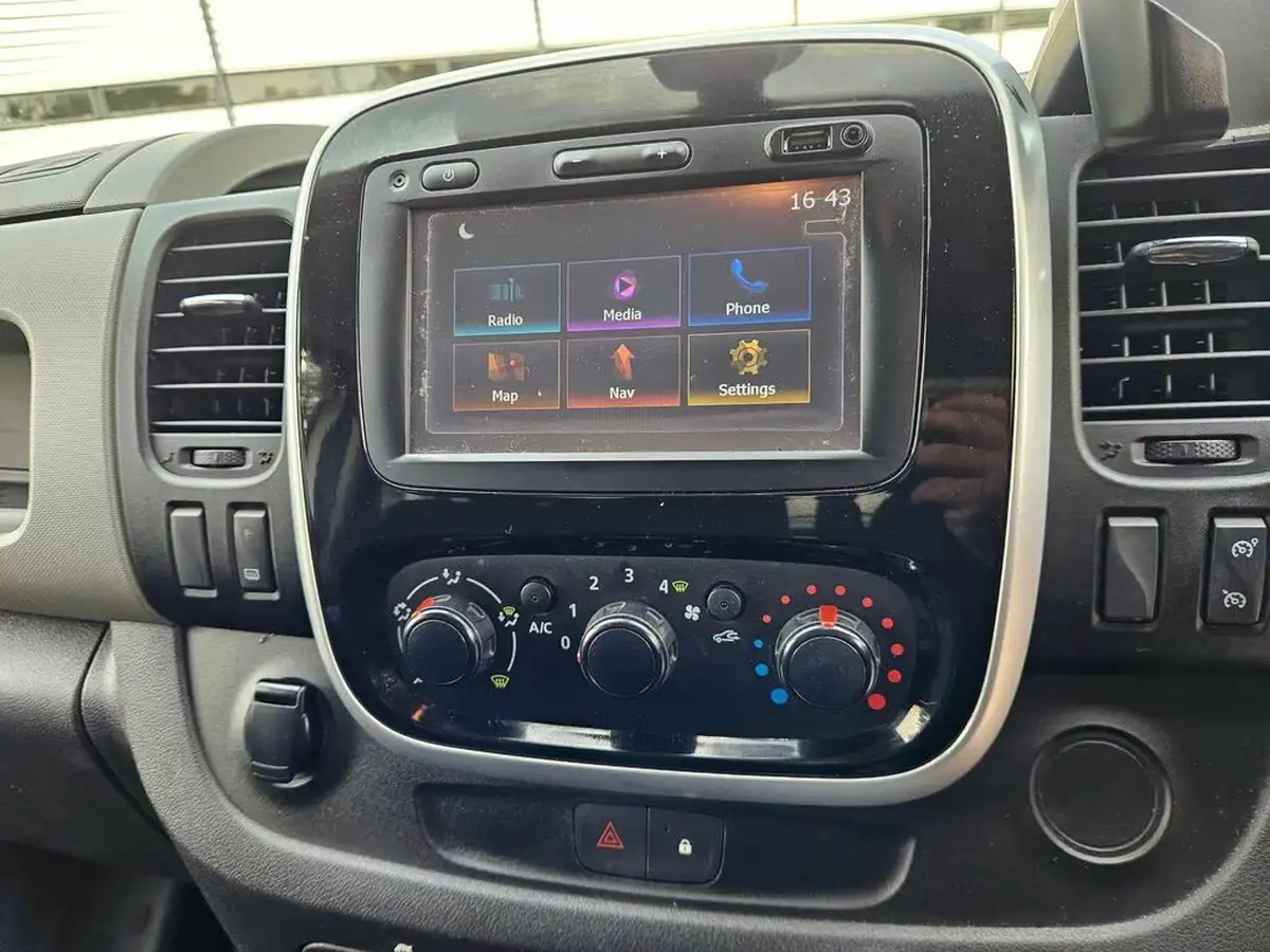 2019-renault-trafic-16dci-ll29-120-sport-nav-e6-panel-van-big-18