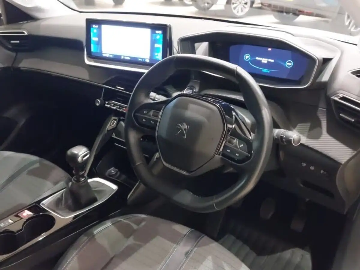 2020-peugeot-208-12-puretech-allure-premium-100bhp-big-11