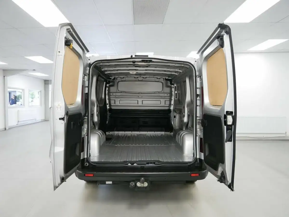 2021-renault-trafic-20dci-sl28-energy-120-sport-non-nav-big-3