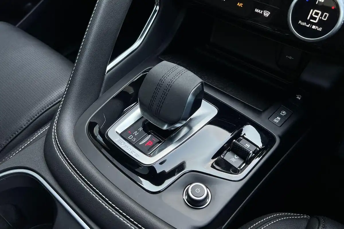 2024-jaguar-e-pace-20-d200-r-dynamic-se-black-big-21