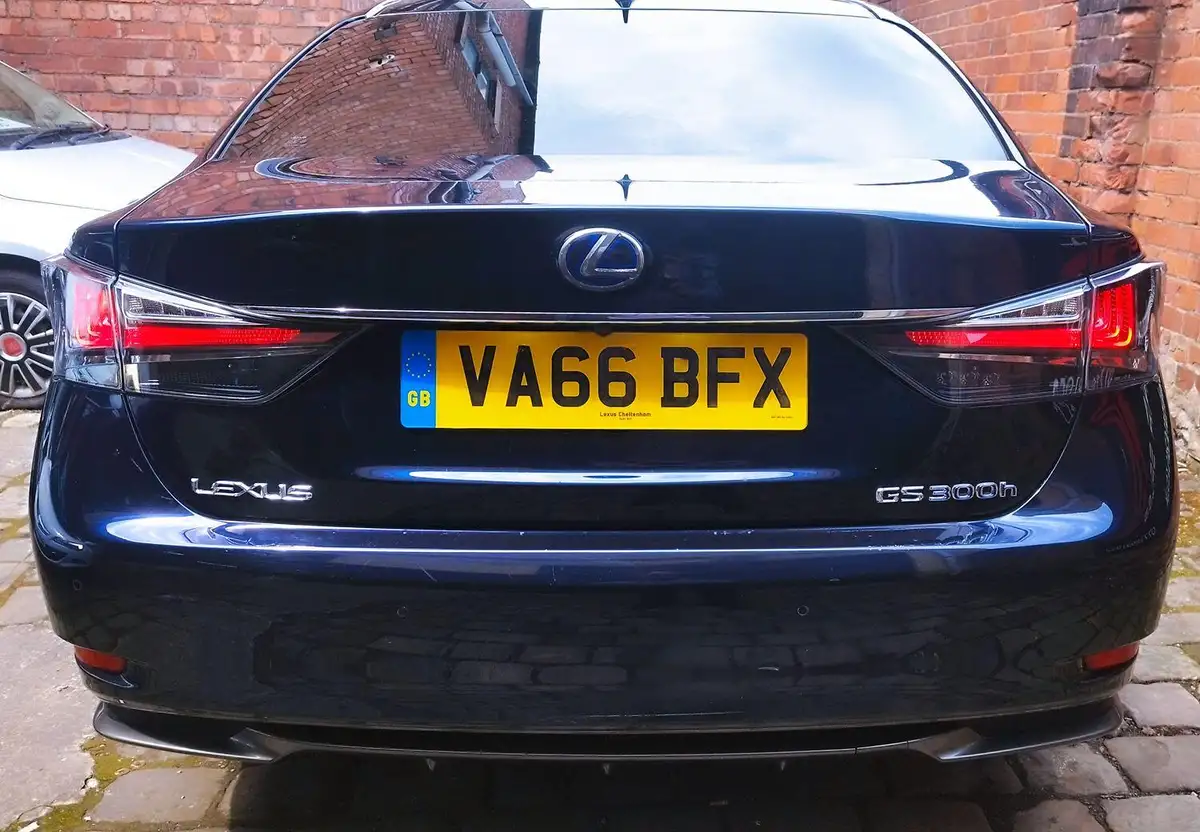 2017-lexus-gs-300h-25-luxury-big-7