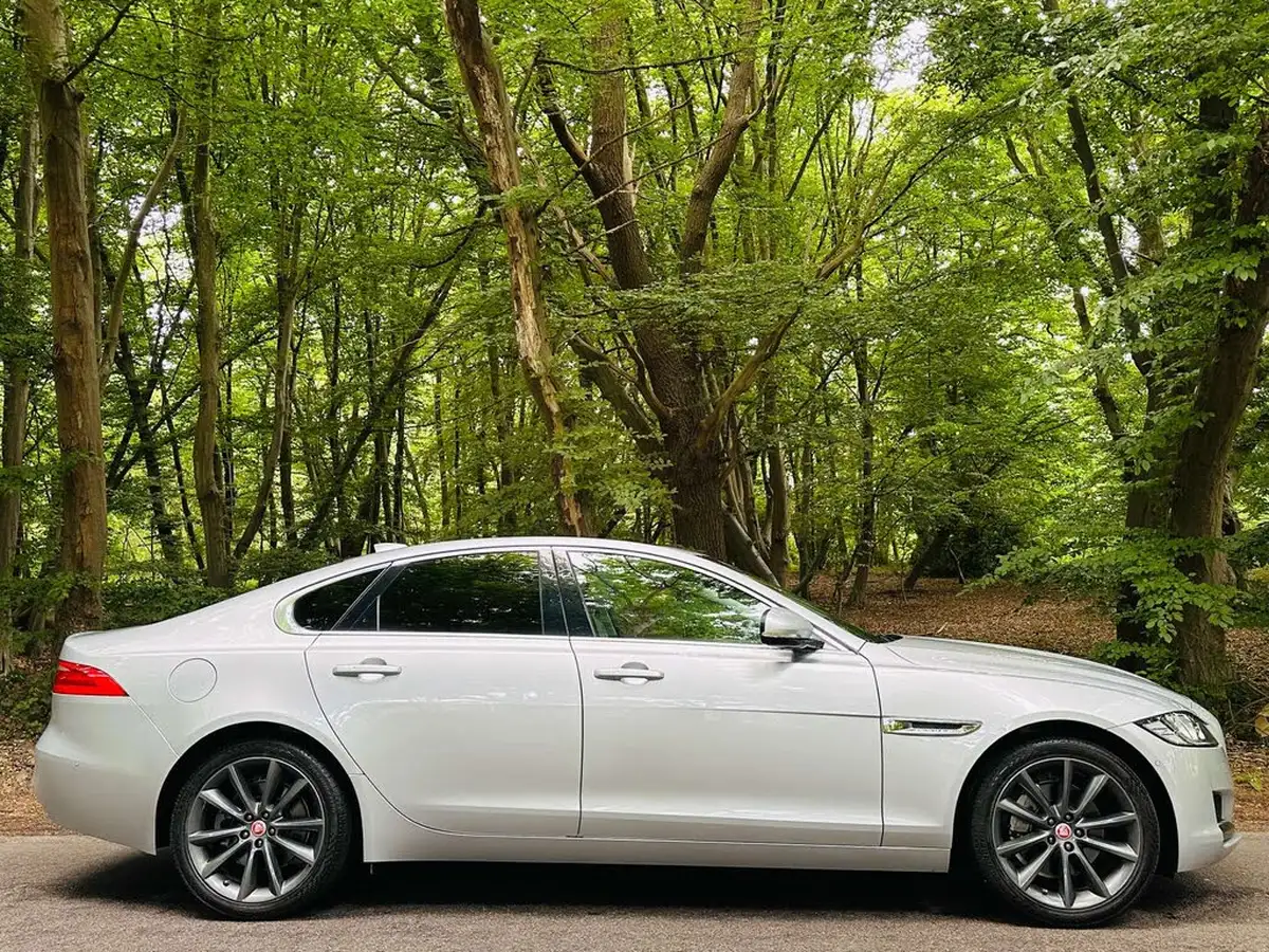 2018-jaguar-xf-20td-portfolio-240ps-awd-saloon-4d-1998cc-auto-big-43