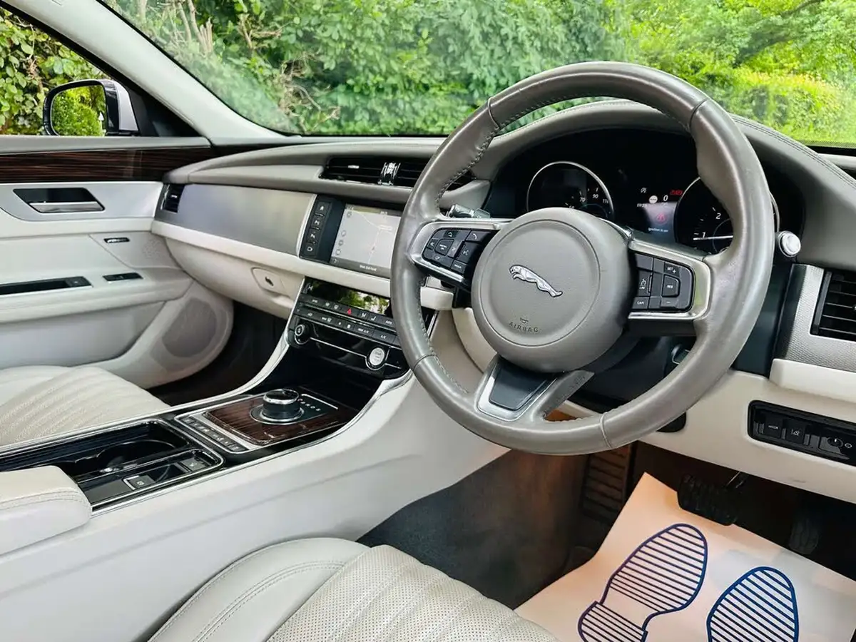 2018-jaguar-xf-20td-portfolio-240ps-awd-saloon-4d-1998cc-auto-big-19