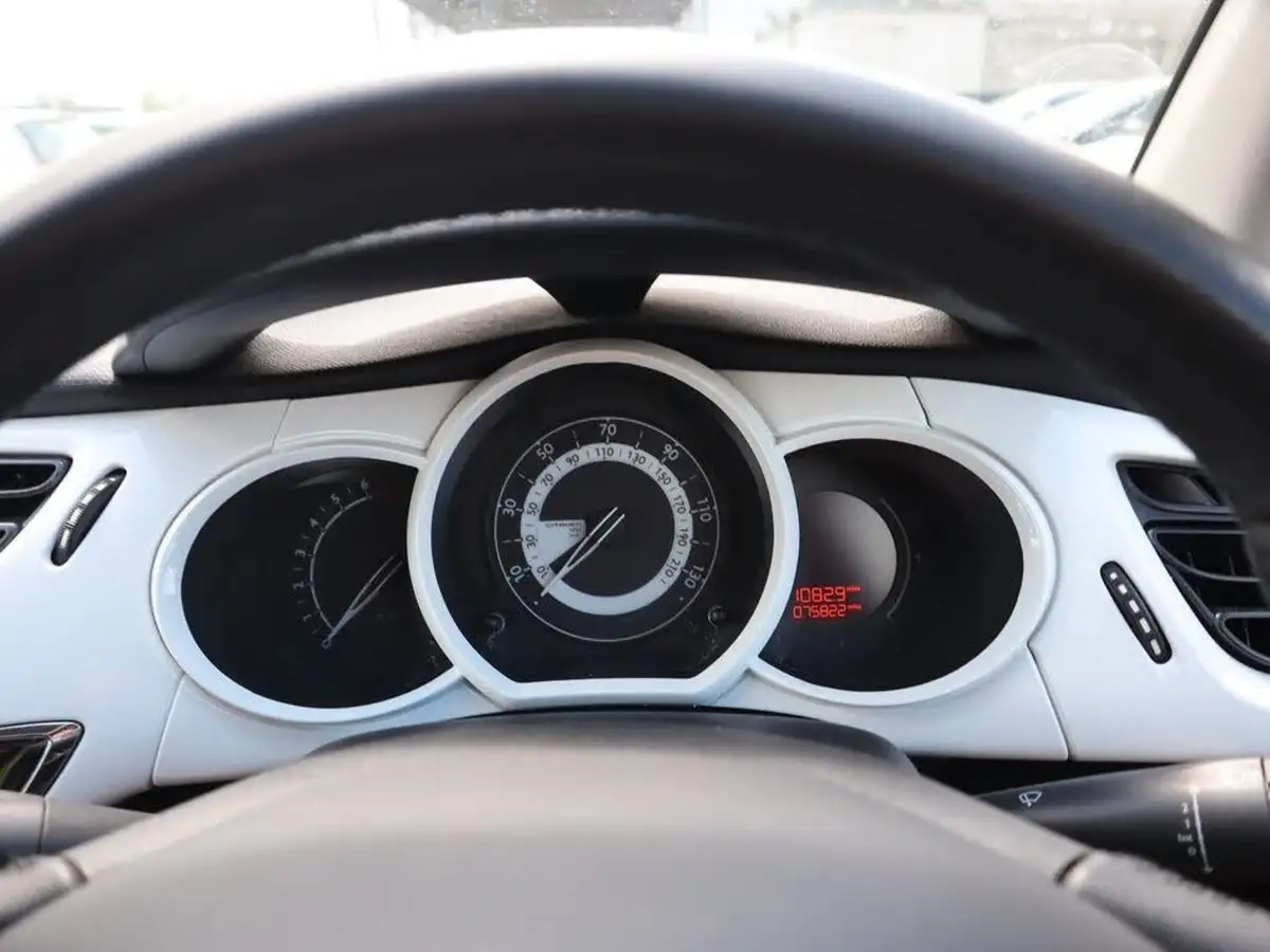 2013-citroen-c3-12-selection-82ps-big-33