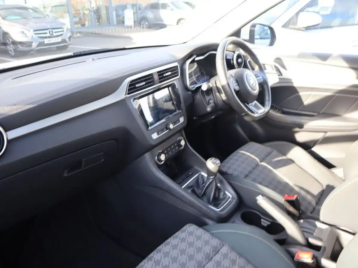 2019-mg-zs-suv-15-vti-tech-excite-106ps-big-2