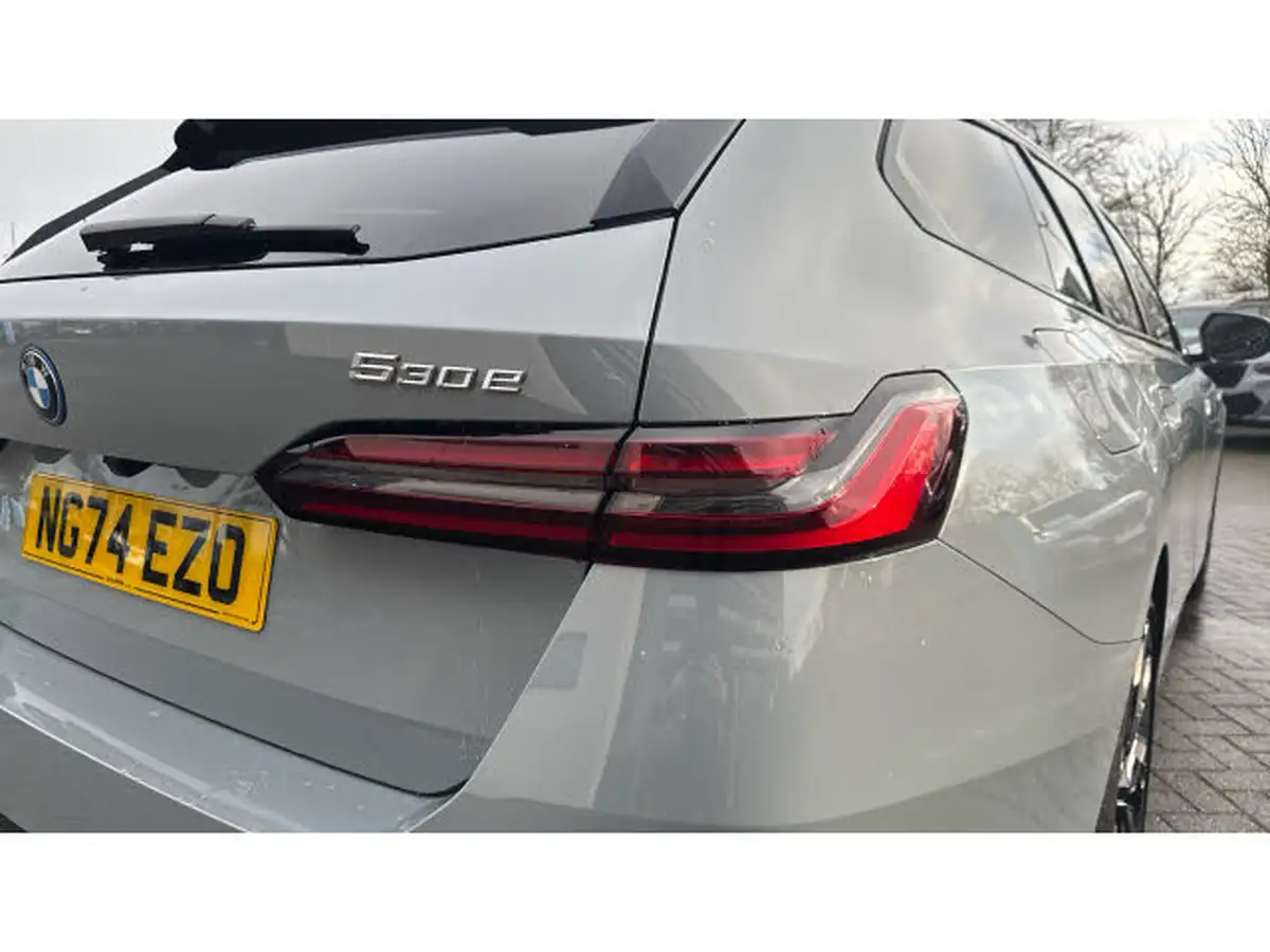 2025-bmw-5-series-20-530e-m-sport-pro-touring-5d-big-21