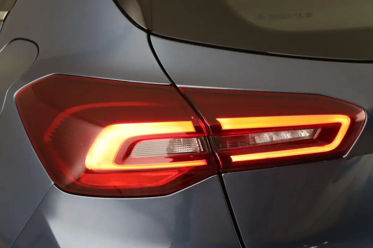 2022-ford-focus-10t-titanium-125ps-hatchback-big-9