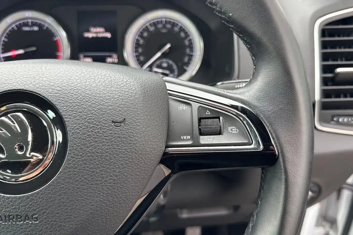 2020-skoda-karoq-15-tsi-se-l-big-58