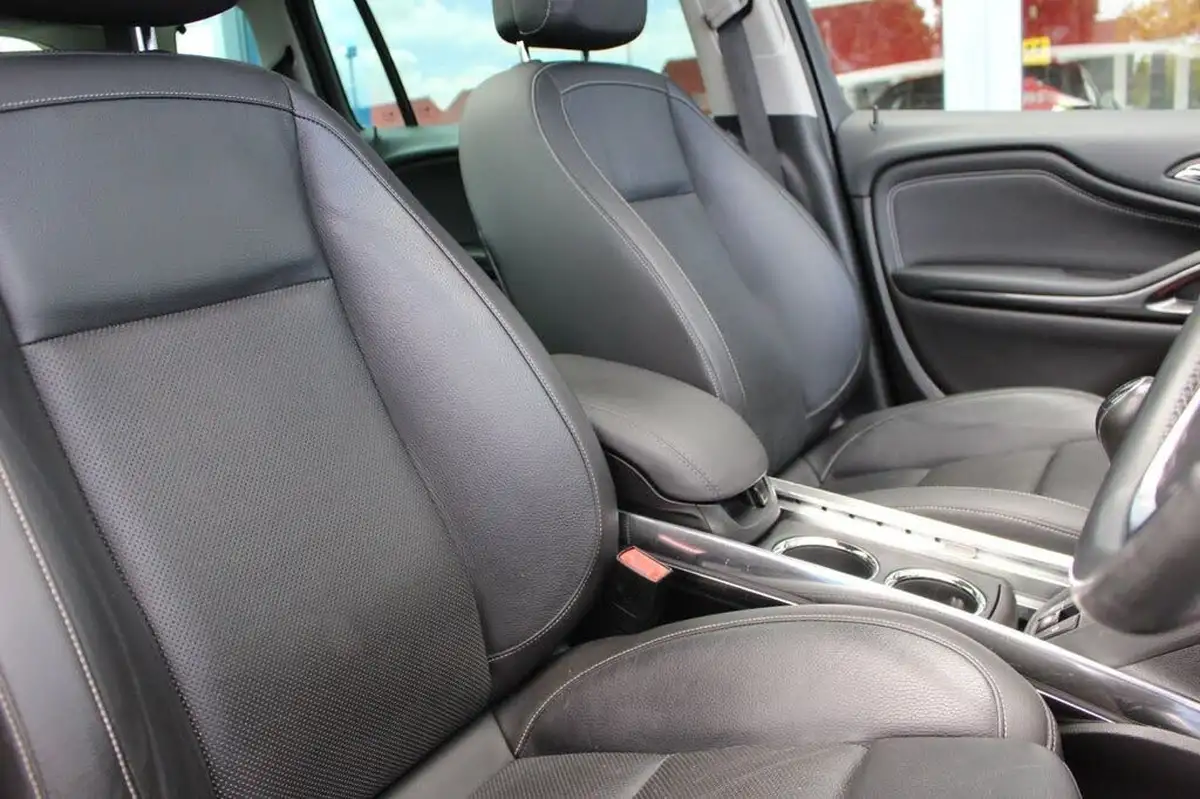 2015-vauxhall-zafira-tourer-16cdti-elite-big-14