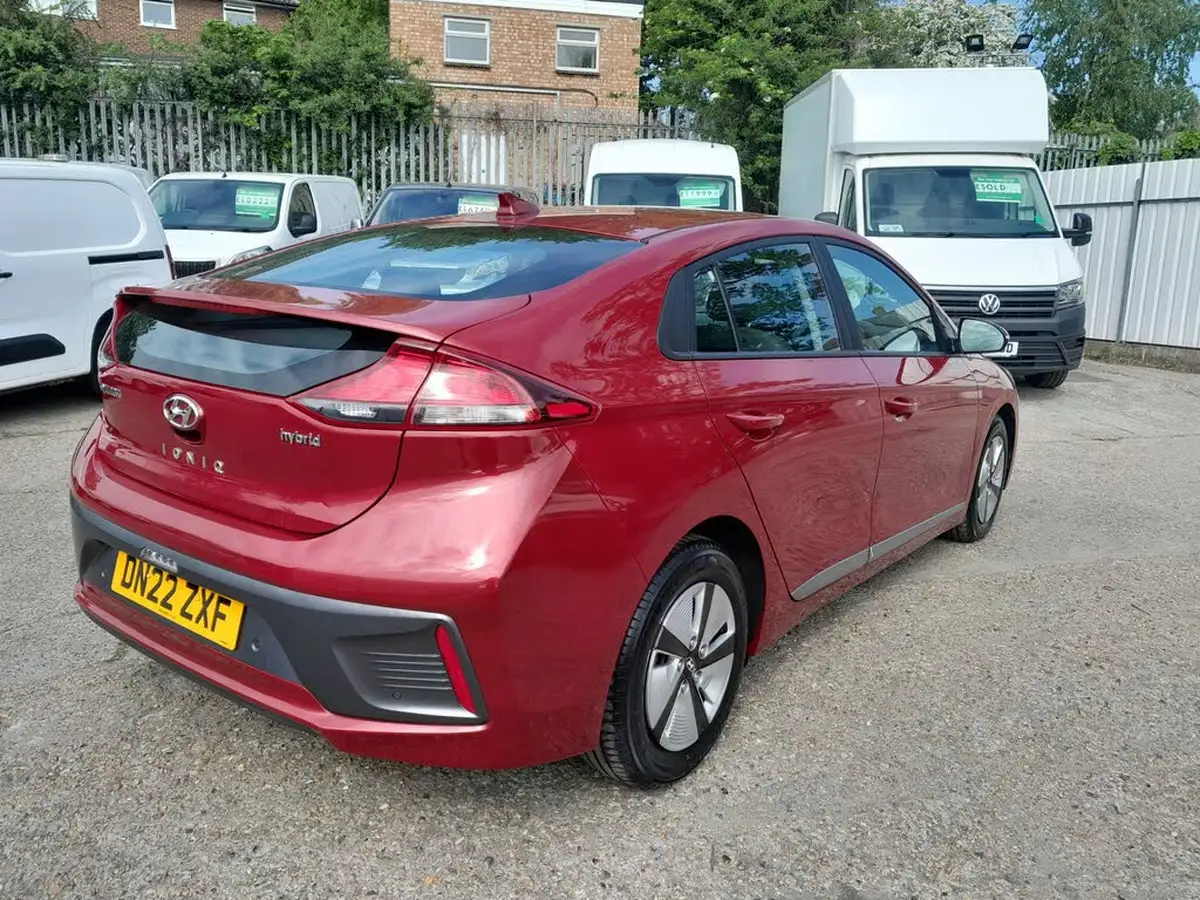 2022-hyundai-ioniq-16-gdi-premium-se-hybrid-big-12