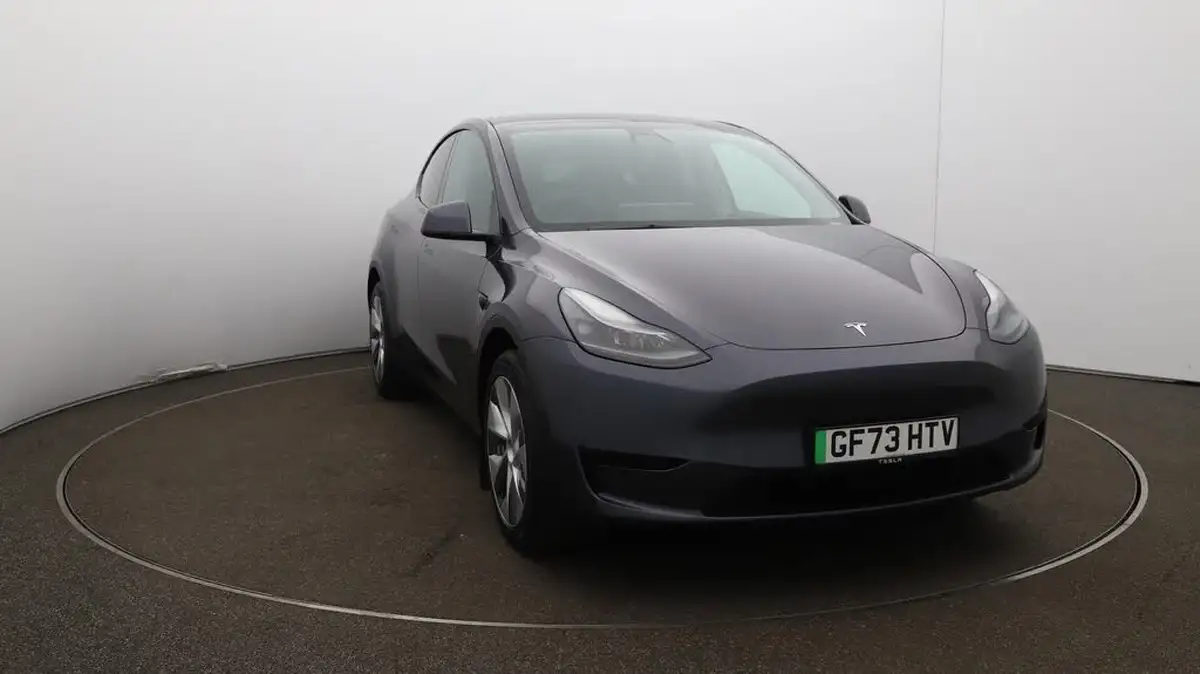 2023-tesla-model-y-e-rwd-big-40