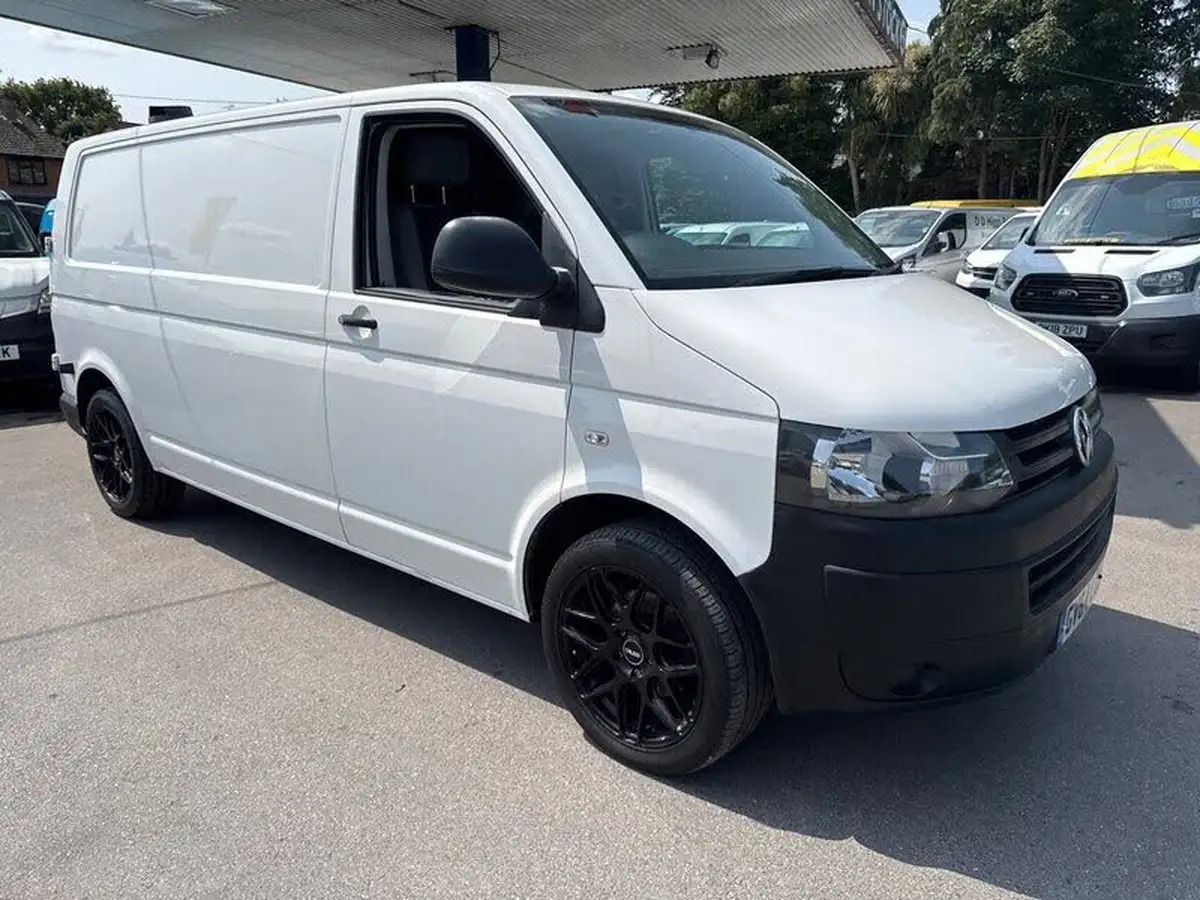 2015-volkswagen-transporter-20tdi-t32-startline-140ps-swb-panel-van-big-3