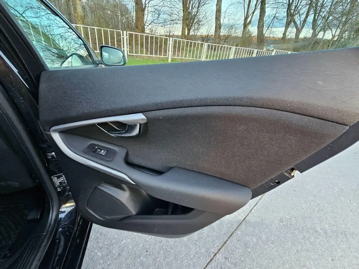 2015-volvo-v40-16td-d2-es-big-42