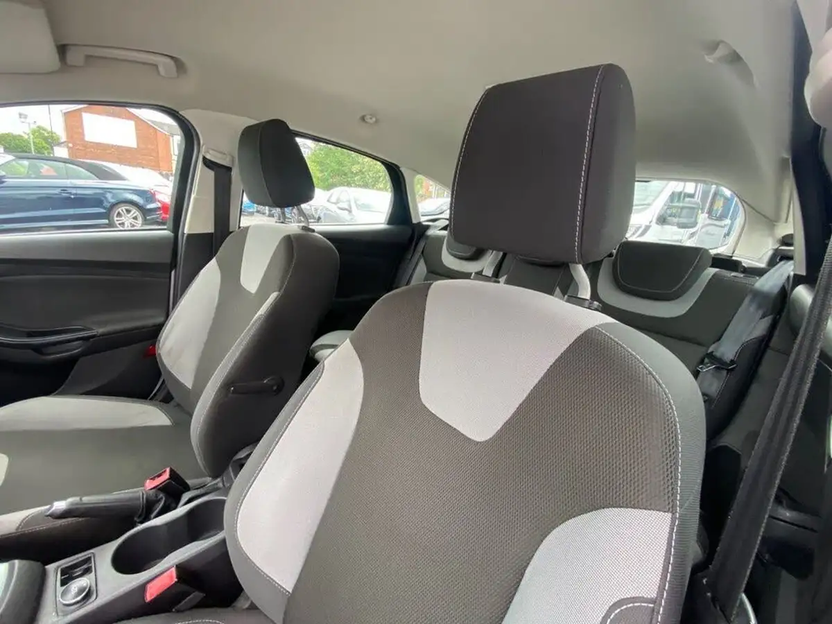 2012-ford-focus-16-zetec-ti-vct-125ps-hatchback-big-16