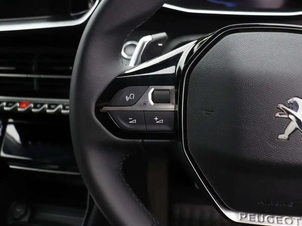 2023-peugeot-208-12-puretech-allure-premium-130ps-eat8-big-38