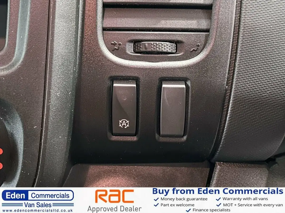 2021-renault-trafic-20dci-ll30-energy-120-business-panel-big-18