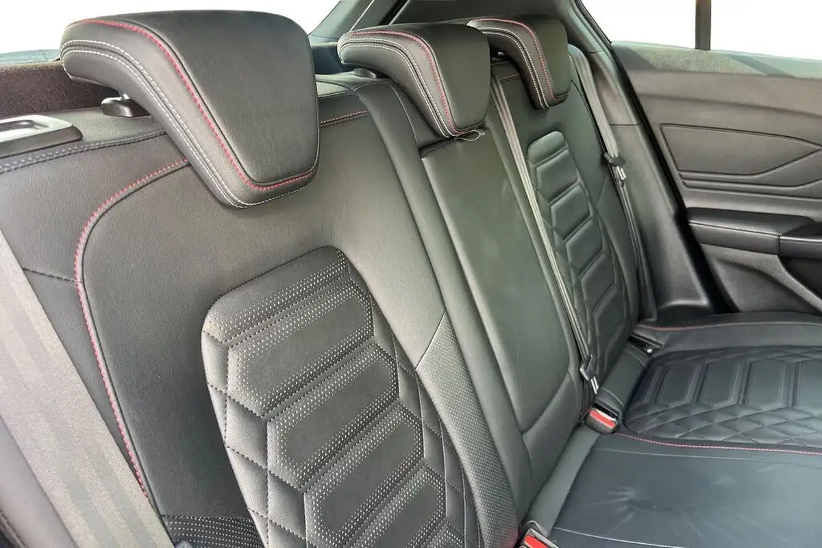2022-ford-focus-10t-st-line-vignale-125ps-hatchback-big-16