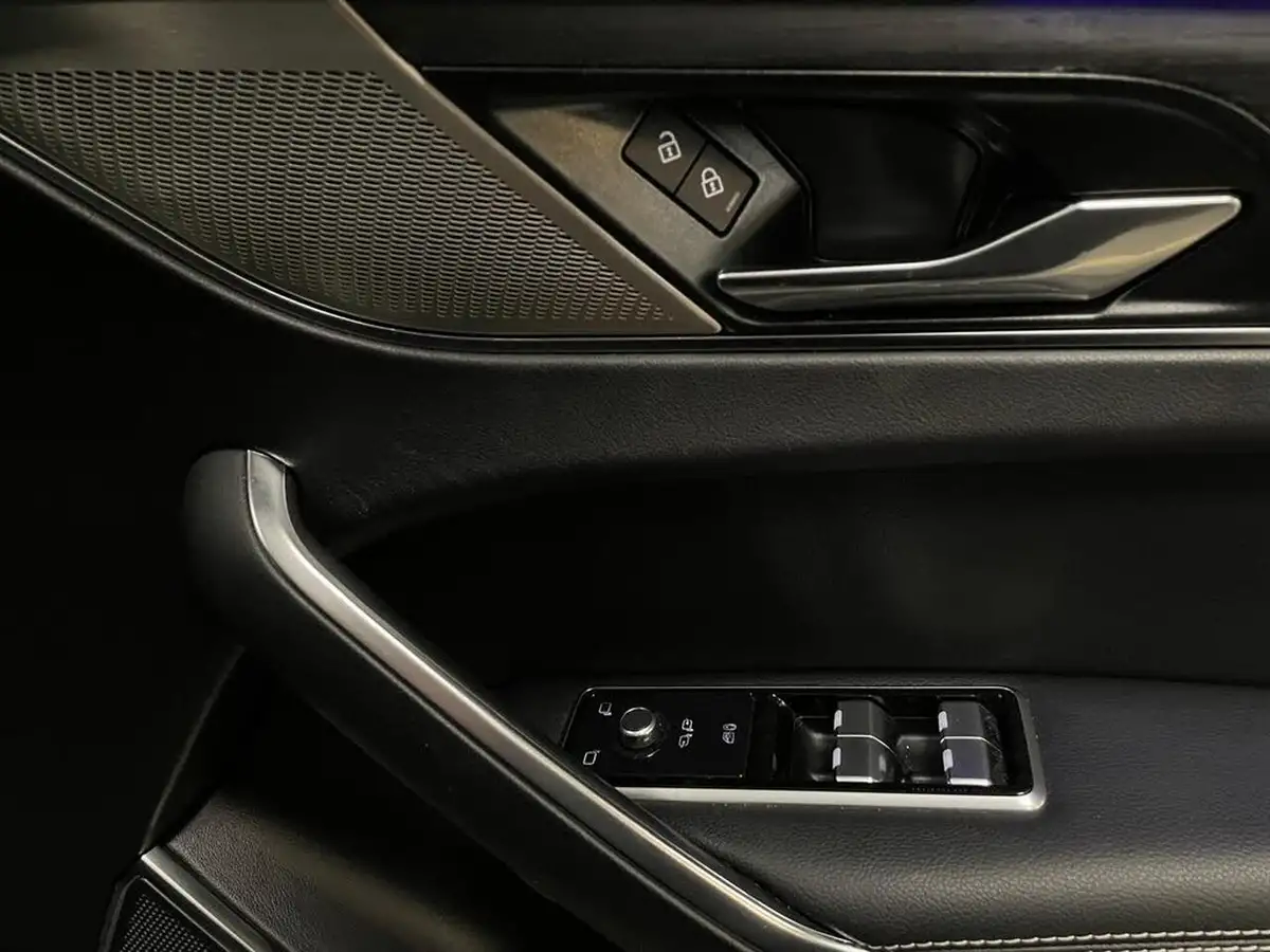 2022-jaguar-f-pace-20-d200-r-dynamic-black-big-30